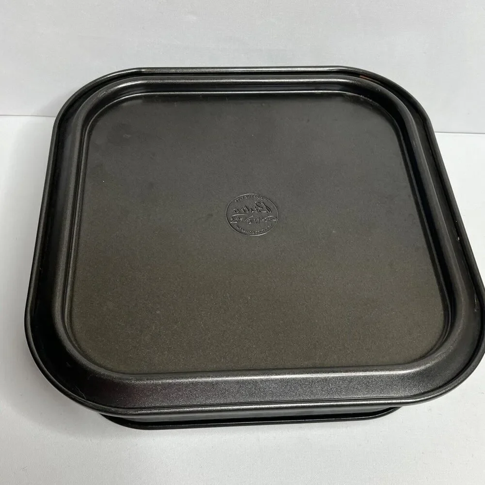 Wolfgang Puck WP Bistro Signature Collection Springform Release Square Pan 9x9”